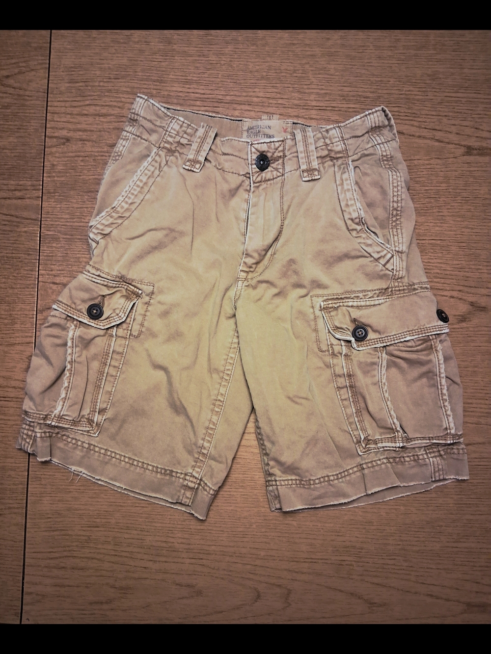 Mens American Eagle Outfitters Tan Cargo Shorts. Mens Size 26